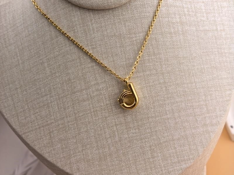 Trendsetting Louis Vuitton Necklaces 249327