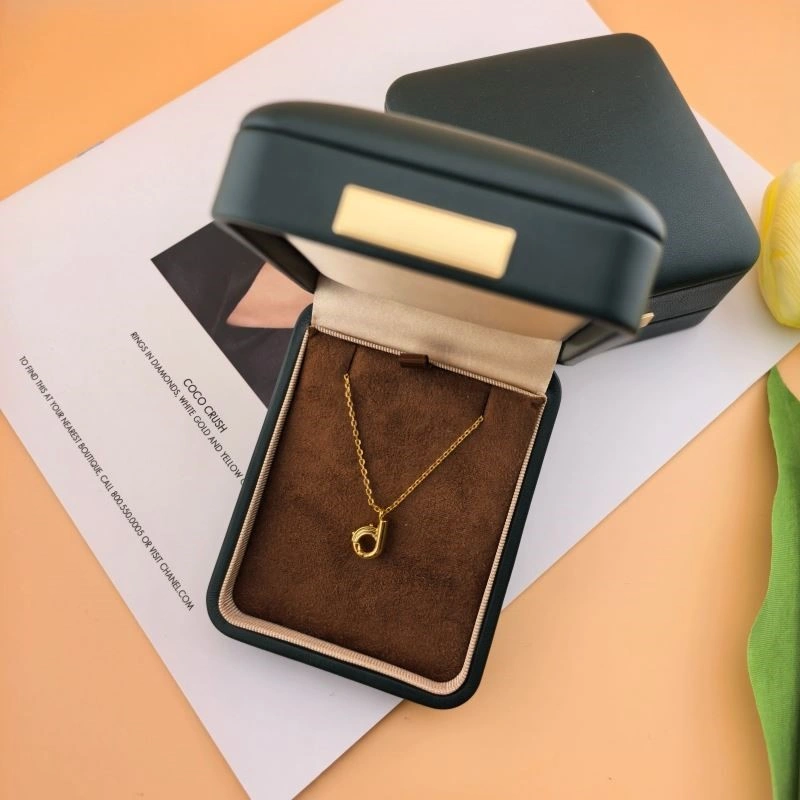 Trendsetting Louis Vuitton Necklaces 249327