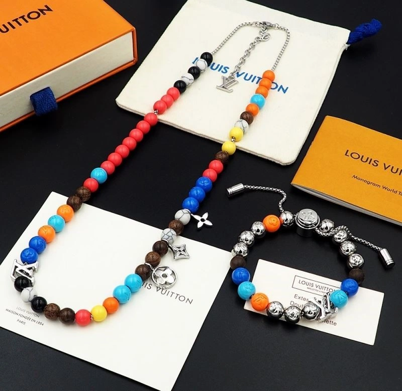 Elegant Louis Vuitton Necklaces 249342