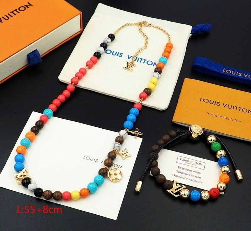 Versatile Louis Vuitton Necklaces 249330