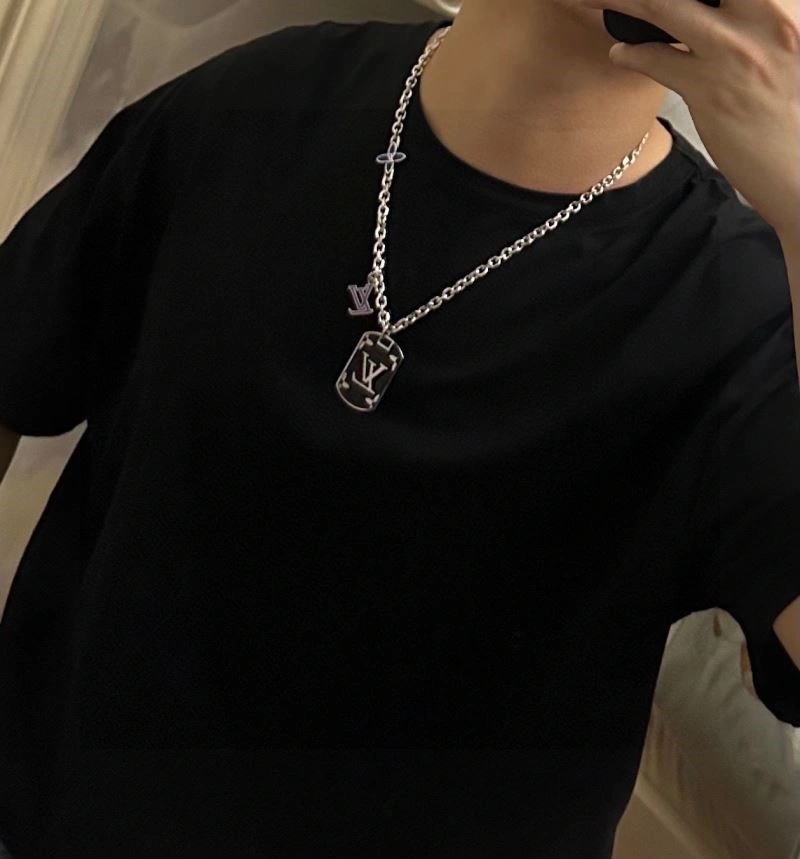 Sleek Louis Vuitton Necklaces 249335