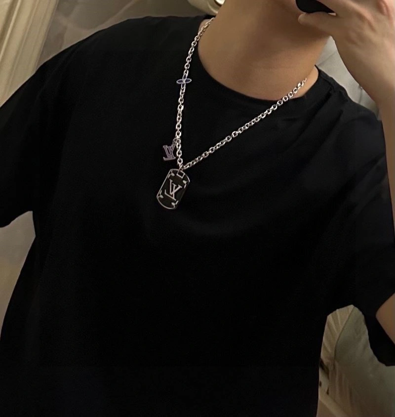 Sleek Louis Vuitton Necklaces 249335