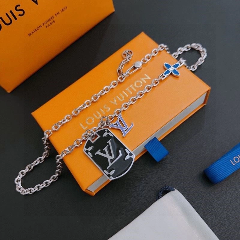 Sleek Louis Vuitton Necklaces 249335
