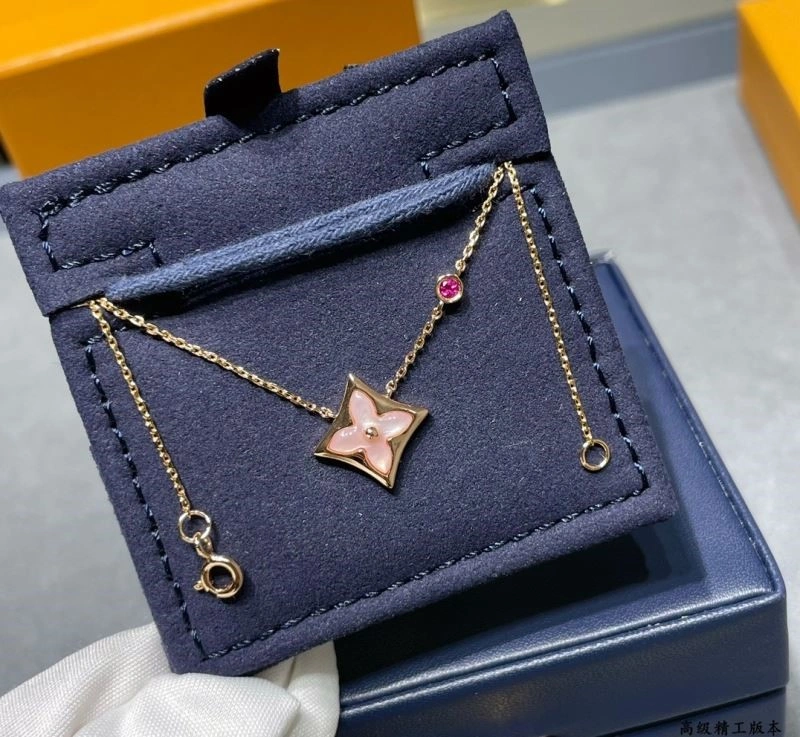 Elegant Louis Vuitton Necklaces 249320