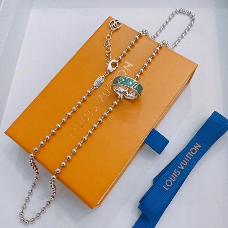 Louis Vuitton Necklaces Bold 249296