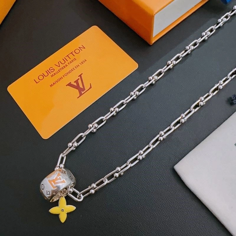 Louis Vuitton Necklaces WrinkleFree 249284