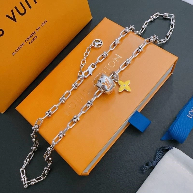 Louis Vuitton Necklaces WrinkleFree 249284