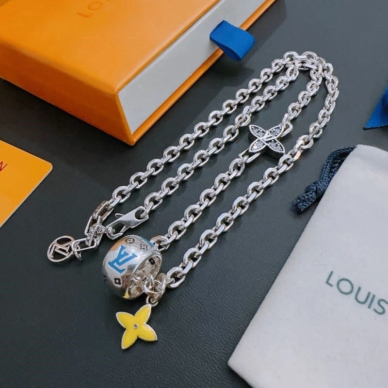 Snug Louis Vuitton Necklaces 249302