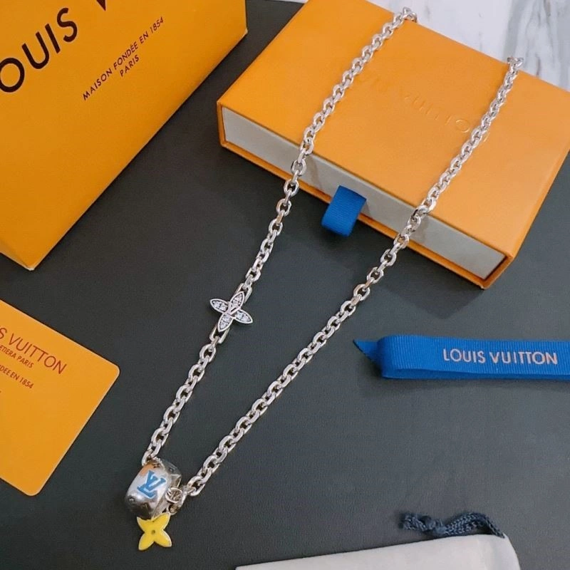 Snug Louis Vuitton Necklaces 249302