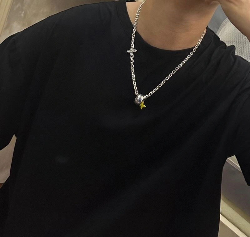 Snug Louis Vuitton Necklaces 249302