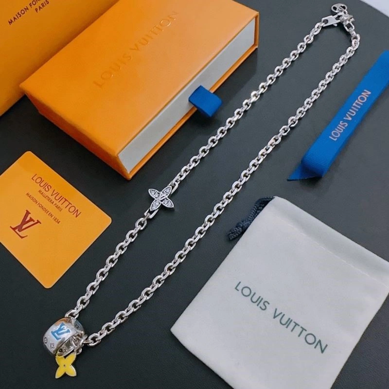 Snug Louis Vuitton Necklaces 249302