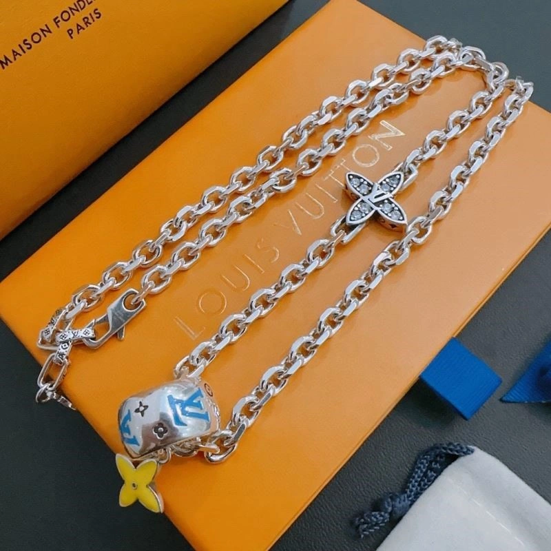 Snug Louis Vuitton Necklaces 249302