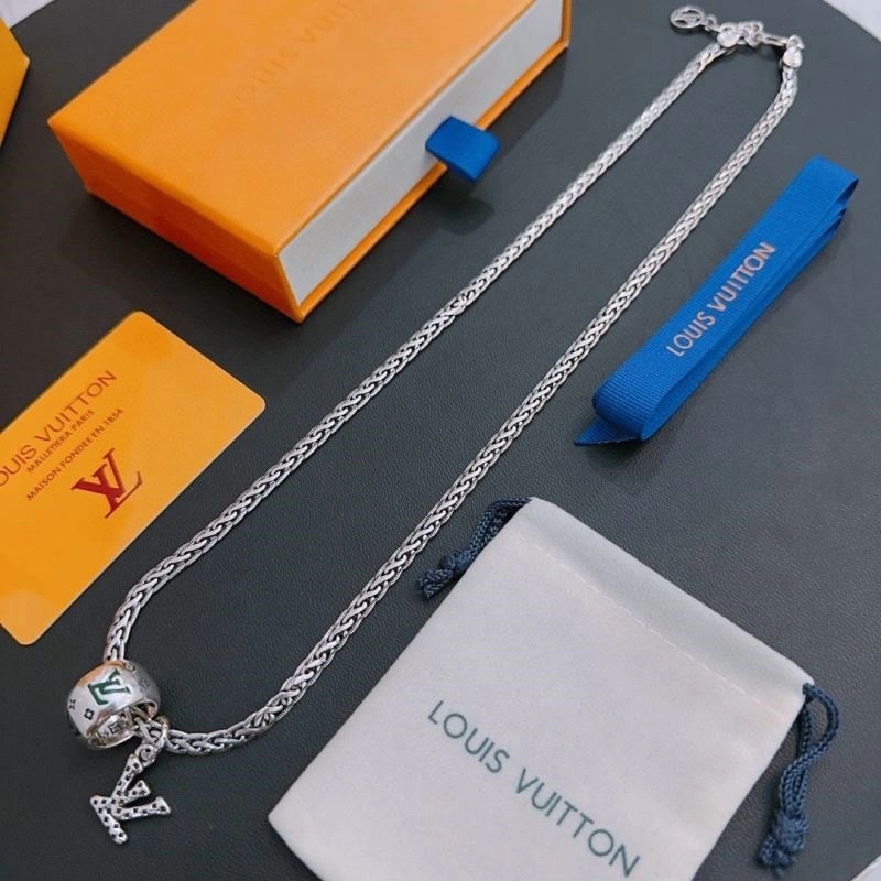 Sophisticated Louis Vuitton Necklaces 249293