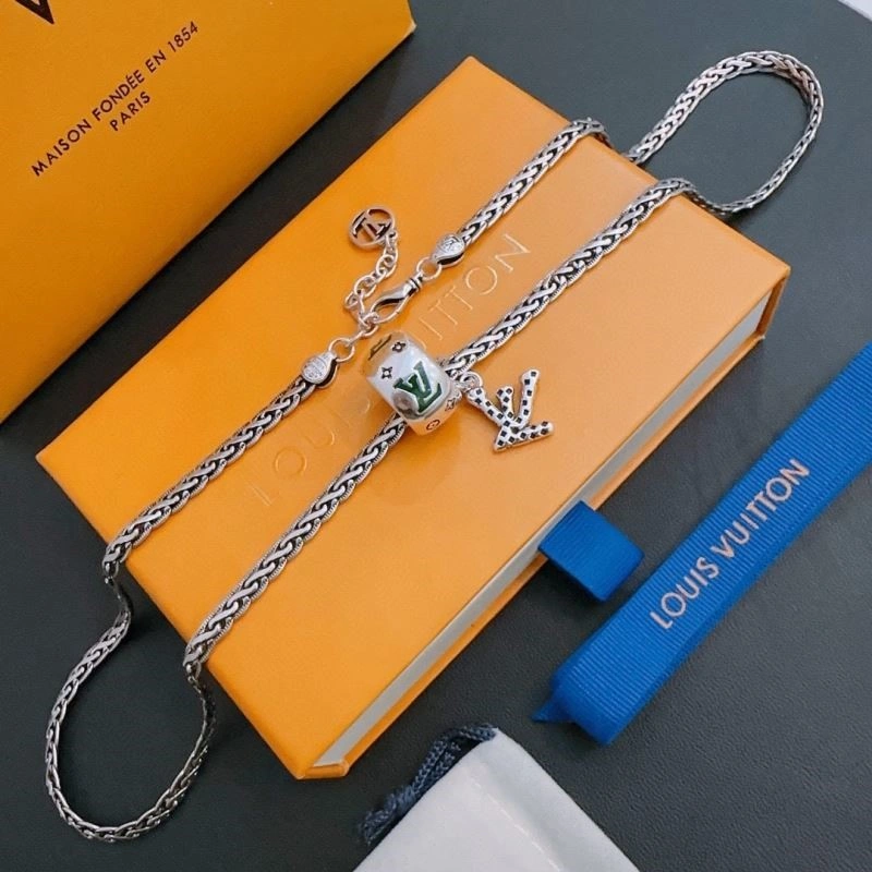 Sophisticated Louis Vuitton Necklaces 249293