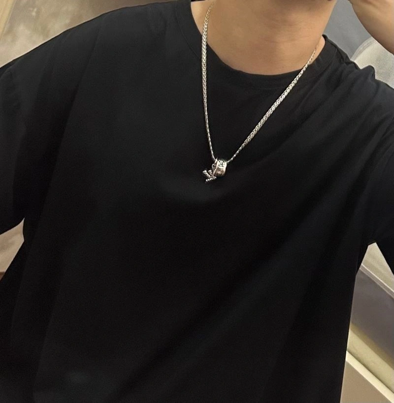 Sophisticated Louis Vuitton Necklaces 249293