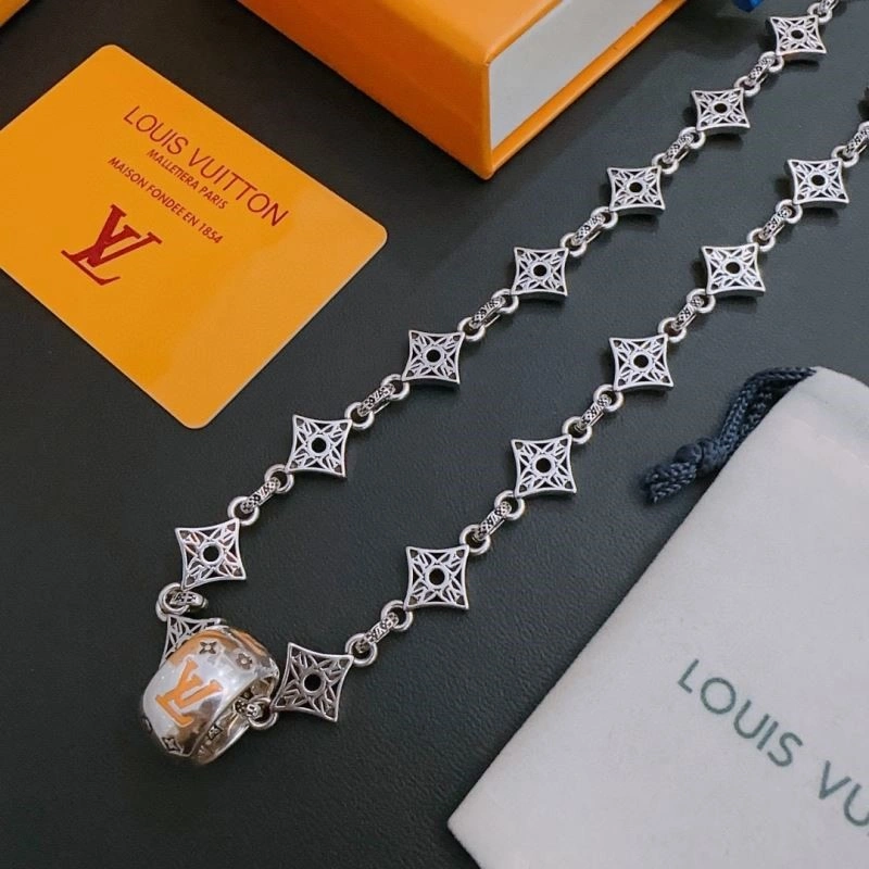 Sporty Louis Vuitton Necklaces 249275