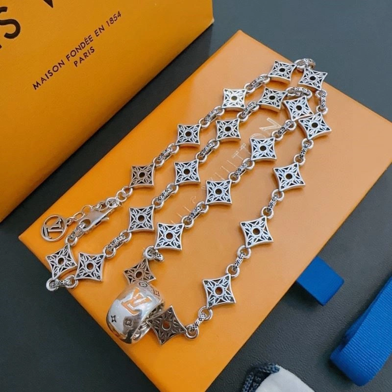 Sporty Louis Vuitton Necklaces 249275