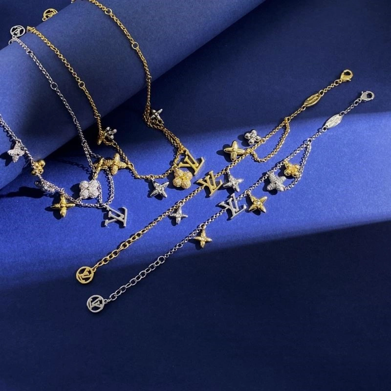 WeatherProof Louis Vuitton Necklaces 249281