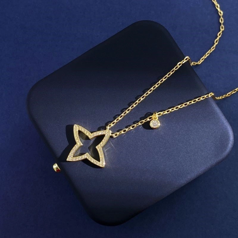 SmoothTexture Louis Vuitton Necklaces 249276