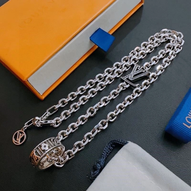 Supportive Louis Vuitton Necklaces 249303