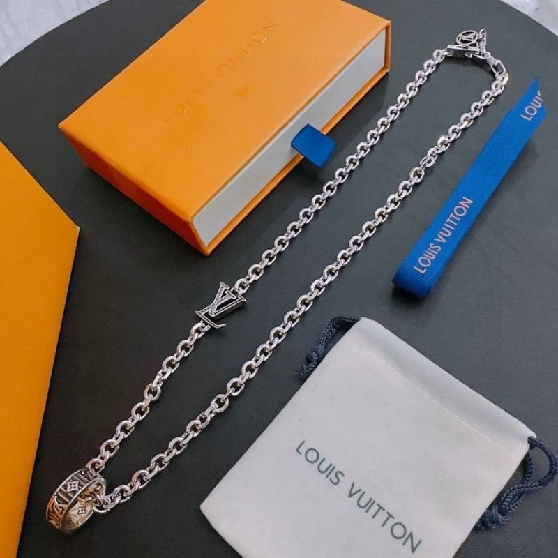 Supportive Louis Vuitton Necklaces 249303