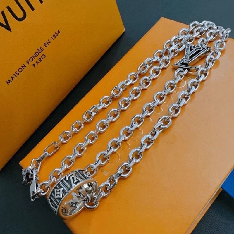 Supportive Louis Vuitton Necklaces 249303