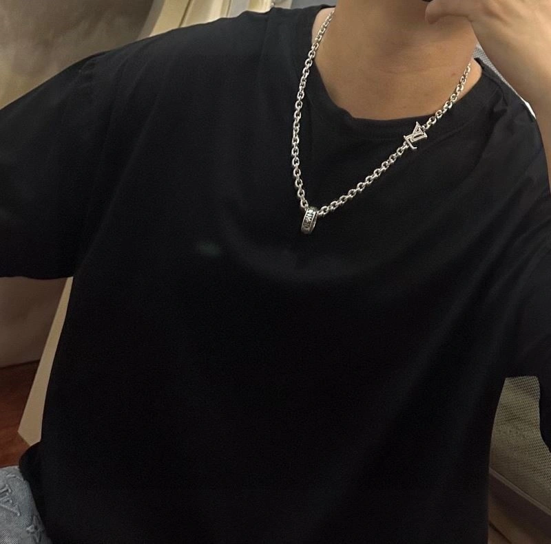 Supportive Louis Vuitton Necklaces 249303