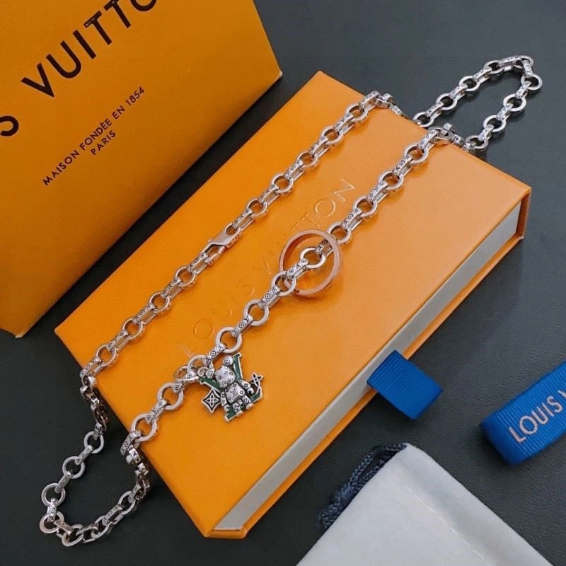 UrbanChic Louis Vuitton Necklaces 249273