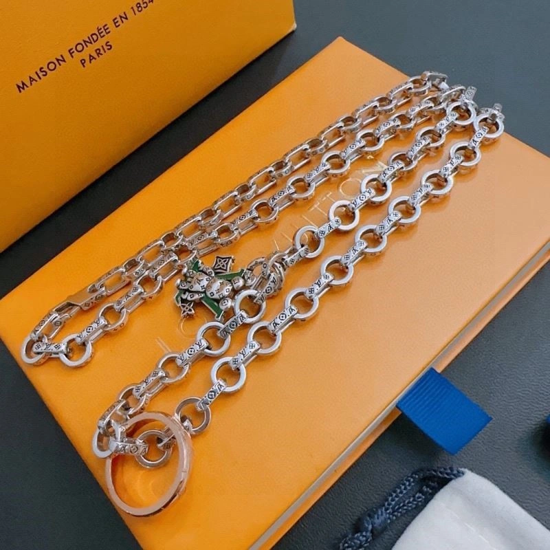 UrbanChic Louis Vuitton Necklaces 249273
