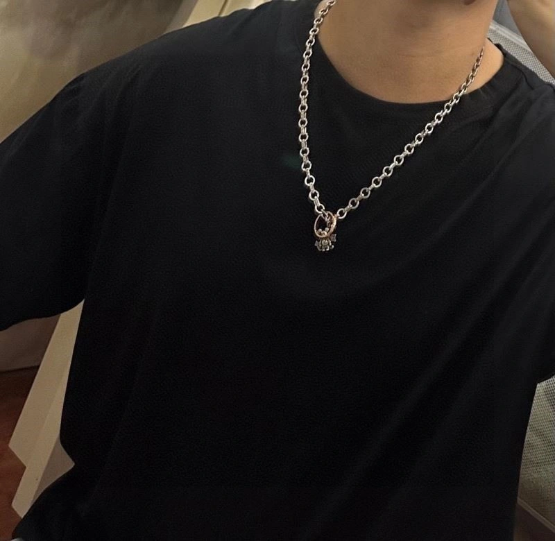 UrbanChic Louis Vuitton Necklaces 249273