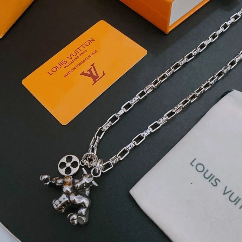 Compact Louis Vuitton Necklaces 249265
