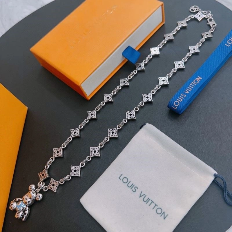 MoistureWicking Louis Vuitton Necklaces 249241