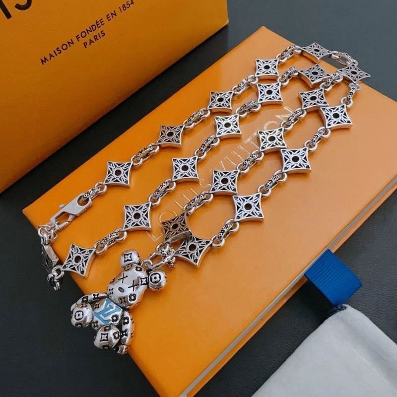 MoistureWicking Louis Vuitton Necklaces 249241