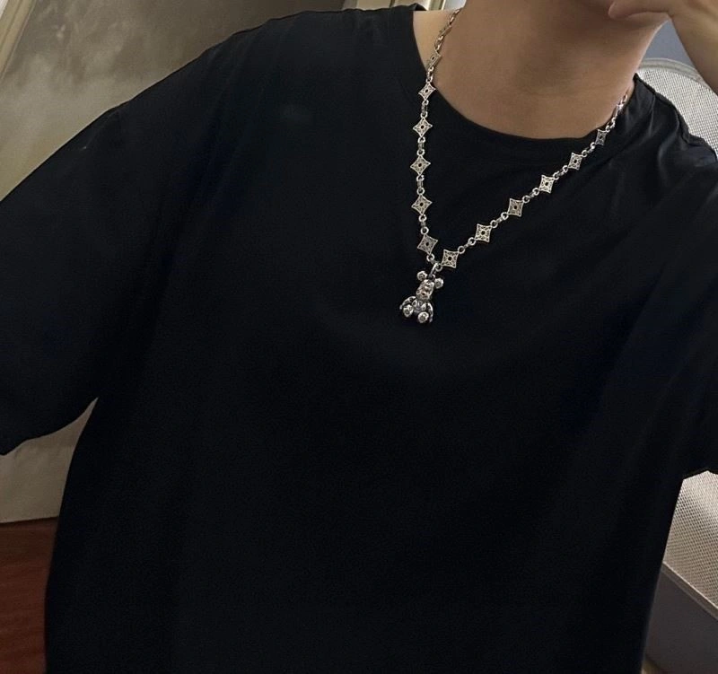 MoistureWicking Louis Vuitton Necklaces 249241