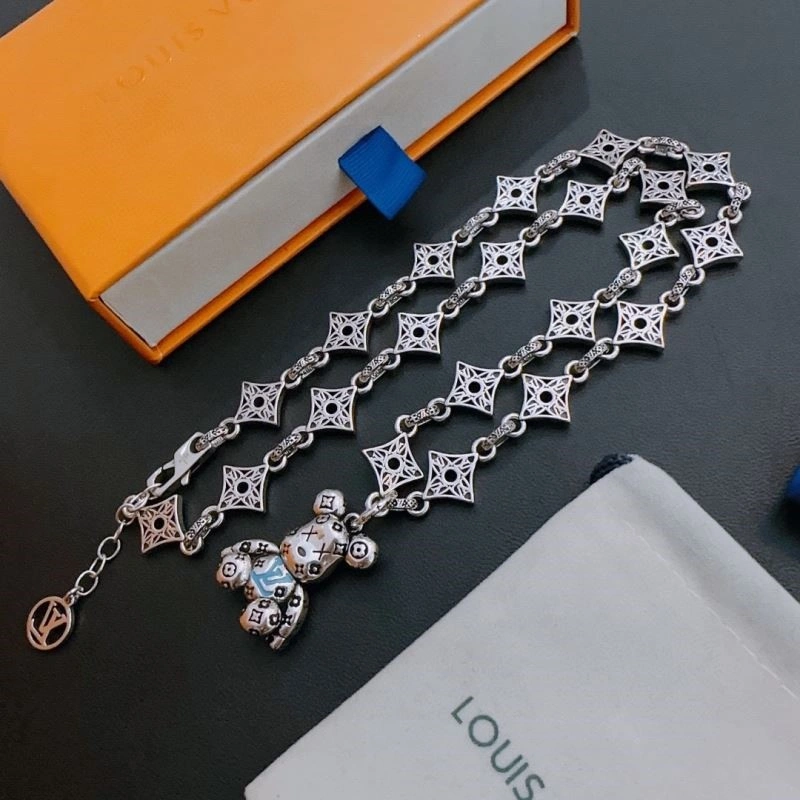 MoistureWicking Louis Vuitton Necklaces 249241
