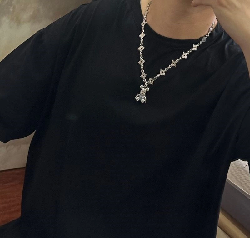 MoistureWicking Louis Vuitton Necklaces 249241