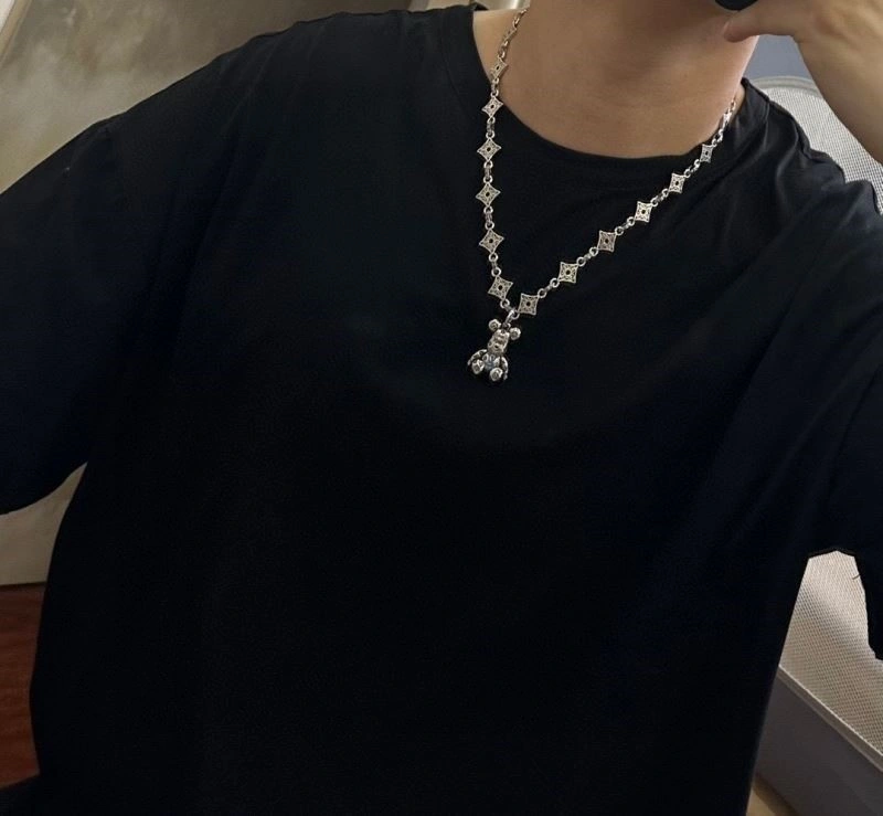 MoistureWicking Louis Vuitton Necklaces 249241