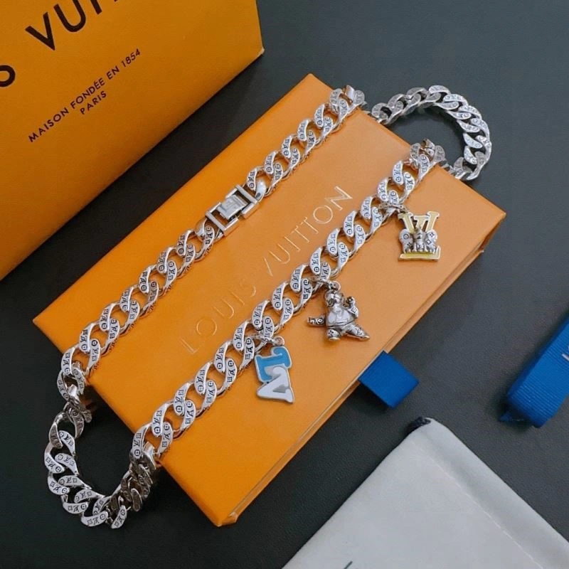 Louis Vuitton Necklaces Reliable 249257