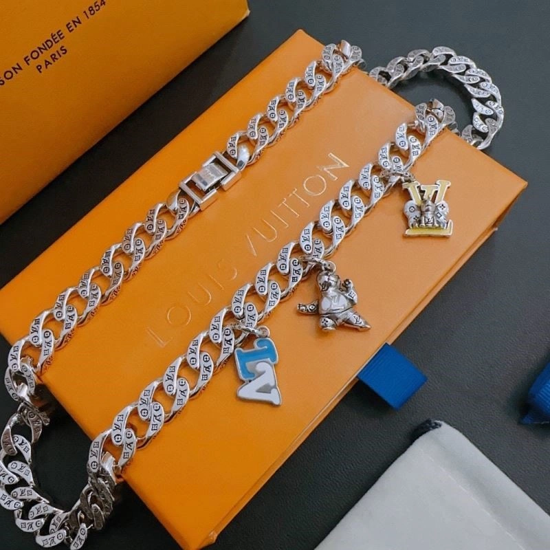 Louis Vuitton Necklaces Reliable 249257
