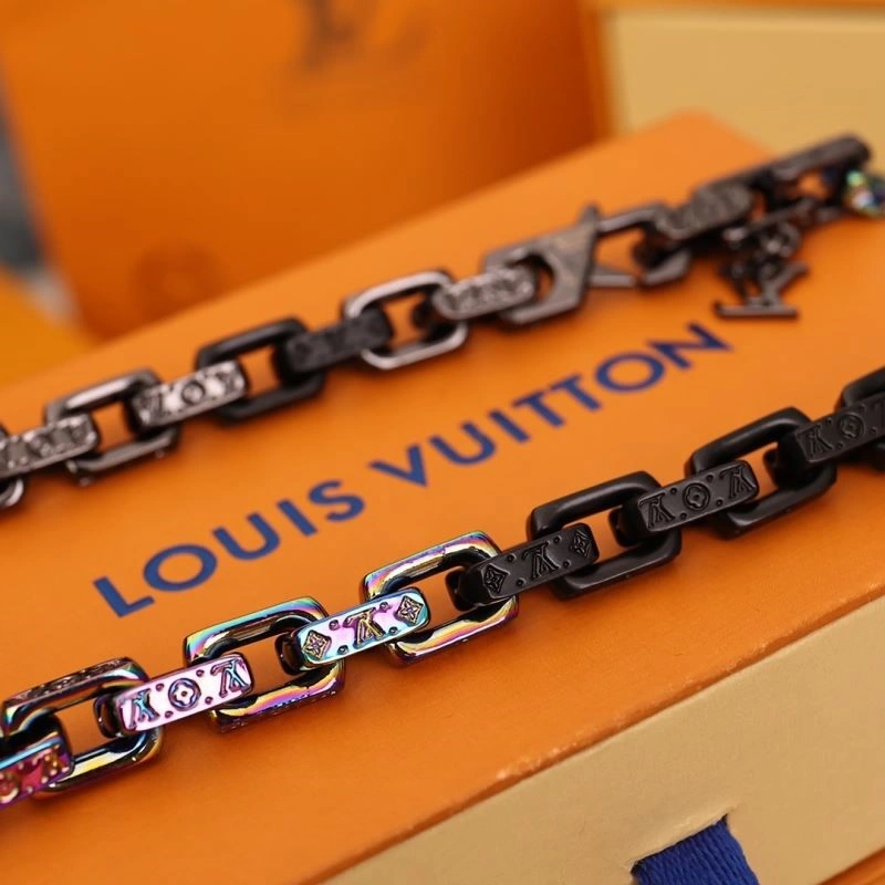 Louis Vuitton Necklaces Refined 249245
