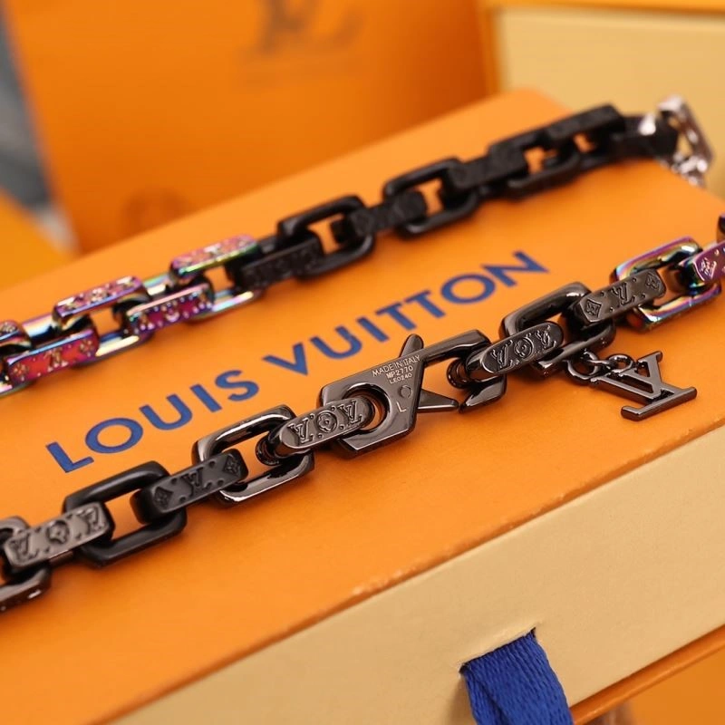 Louis Vuitton Necklaces Refined 249245