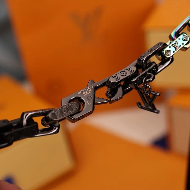 Louis Vuitton Necklaces Refined 249245