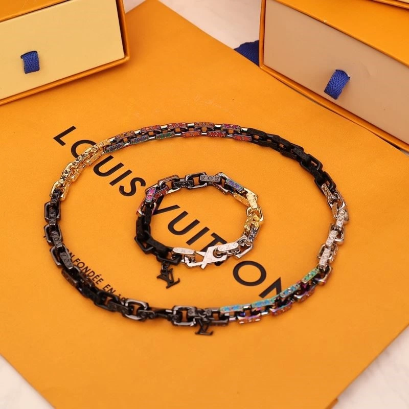 Louis Vuitton Necklaces Refined 249245