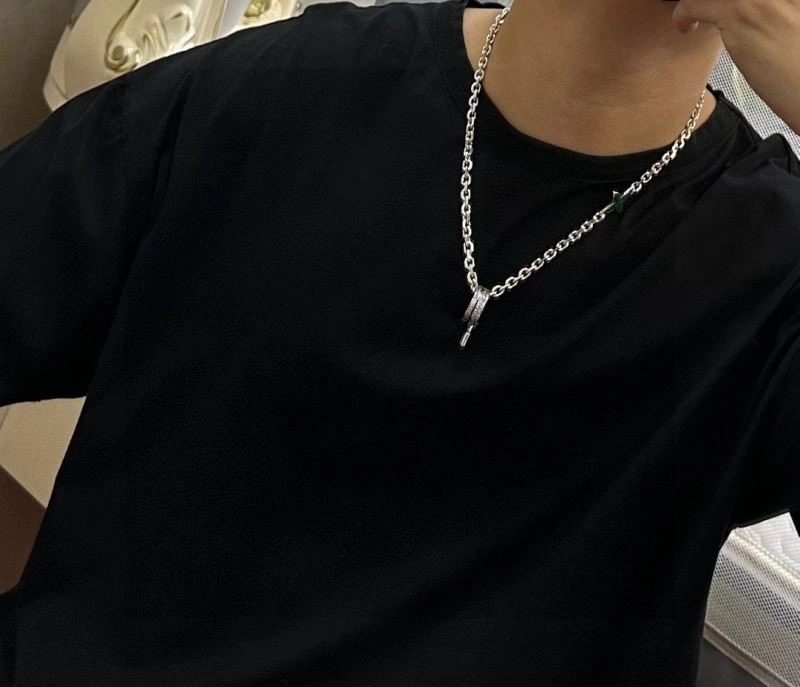 Louis Vuitton Necklaces OnTrend 249258