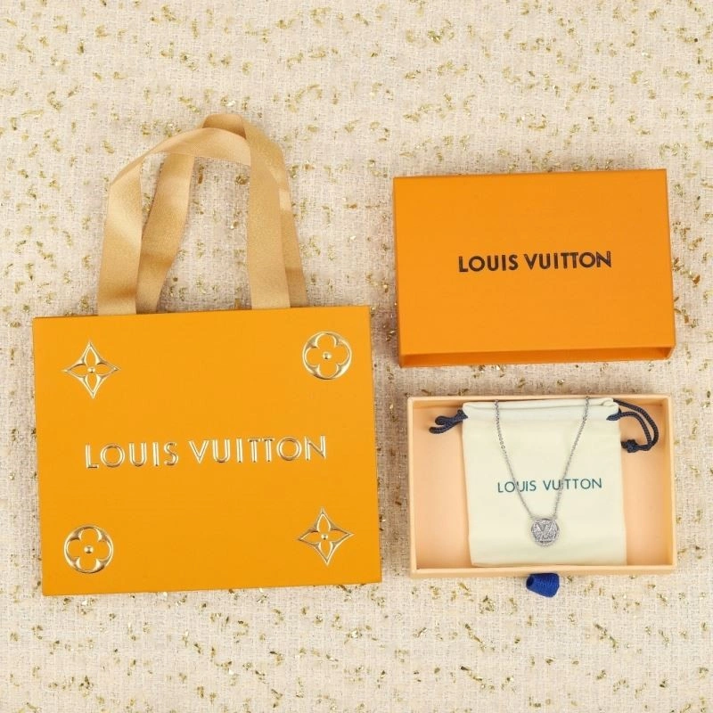 TravelReady Louis Vuitton Necklaces 249234