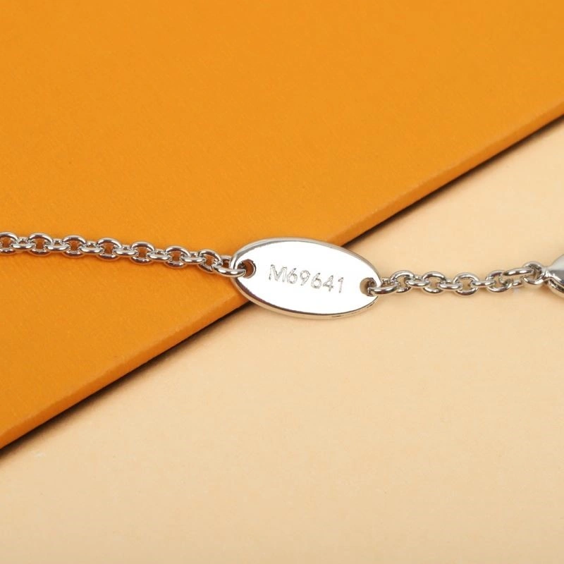 TravelReady Louis Vuitton Necklaces 249234
