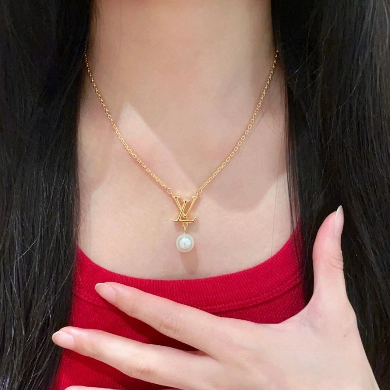 Louis Vuitton Necklaces Effortless 249240