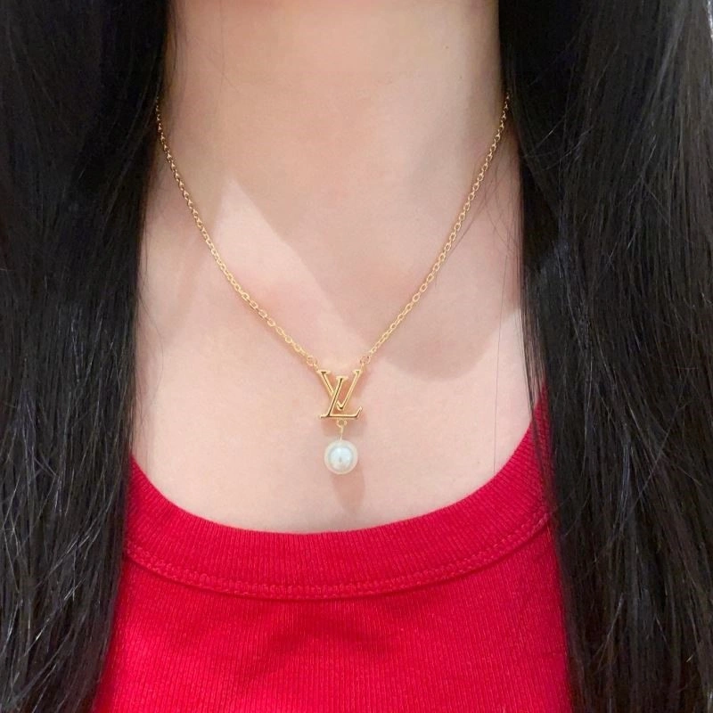 Louis Vuitton Necklaces Effortless 249240
