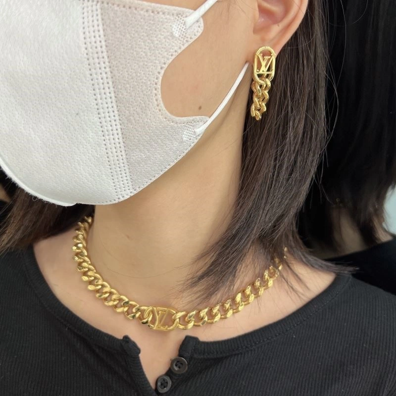 Louis Vuitton Necklaces AllSeason 249251