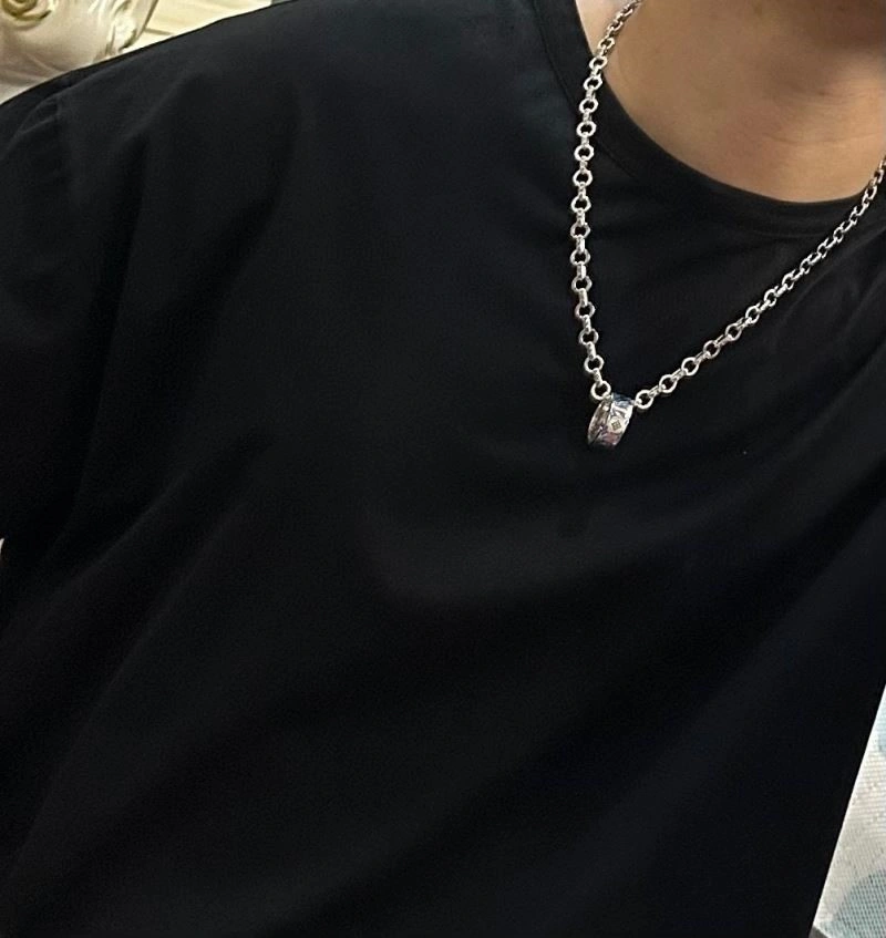 EyeCatching Louis Vuitton Necklaces 249231